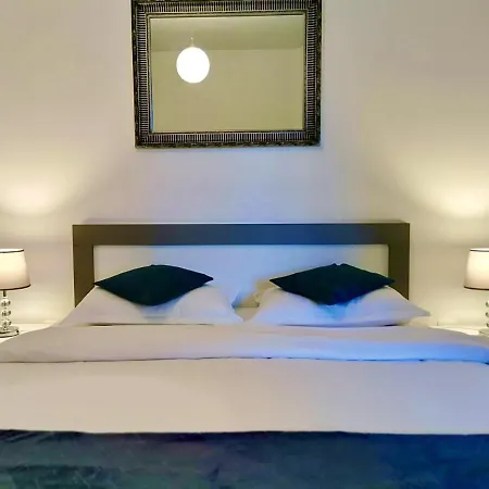 Crystal Apartment *